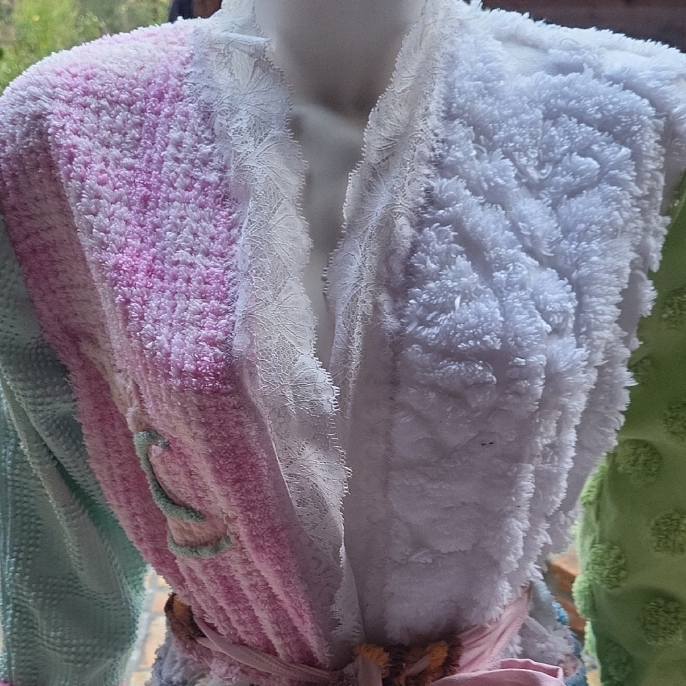 Vintage Chenille Robe Floral Embroidered Medium NWT Handmade - Picture 5 of 7